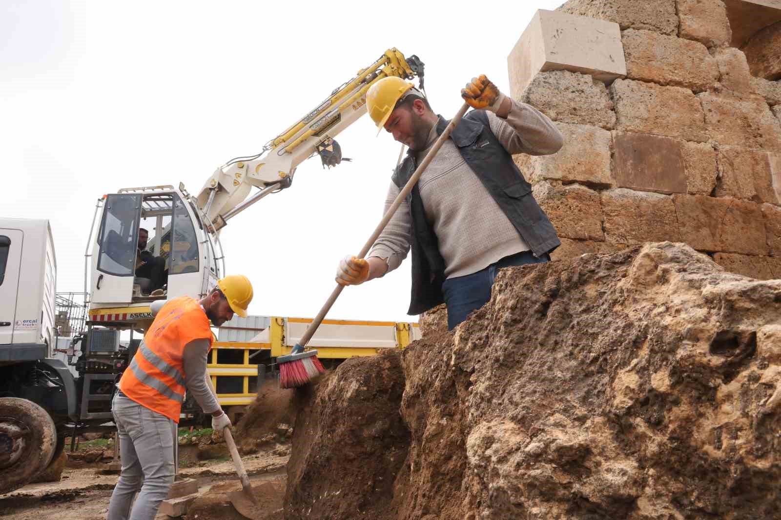 UNESCO Dünya Mirası Geçici Listesi’nde yer alan Zerzevan Kalesi’nde restorasyon çalışmaları devam ediyor 11 unesco dunya mirasi gecici listesinde yer alan zerzevan kalesinde restorasyon calismalari devam ediyor 7 a2AIHQuT