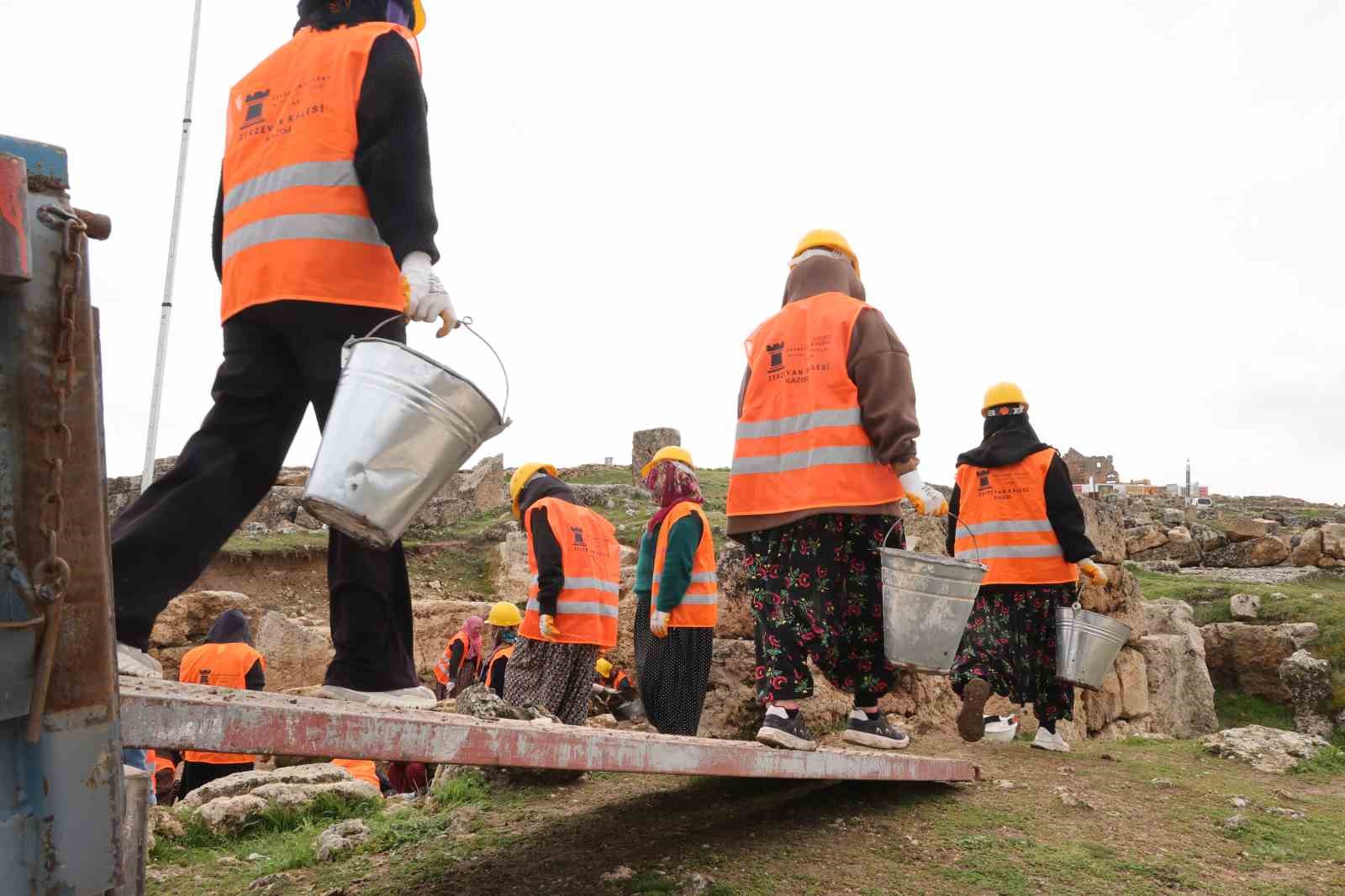 UNESCO Dünya Mirası Geçici Listesi’nde yer alan Zerzevan Kalesi’nde restorasyon çalışmaları devam ediyor 12 unesco dunya mirasi gecici listesinde yer alan zerzevan kalesinde restorasyon calismalari devam ediyor 8 Zpa6f6An