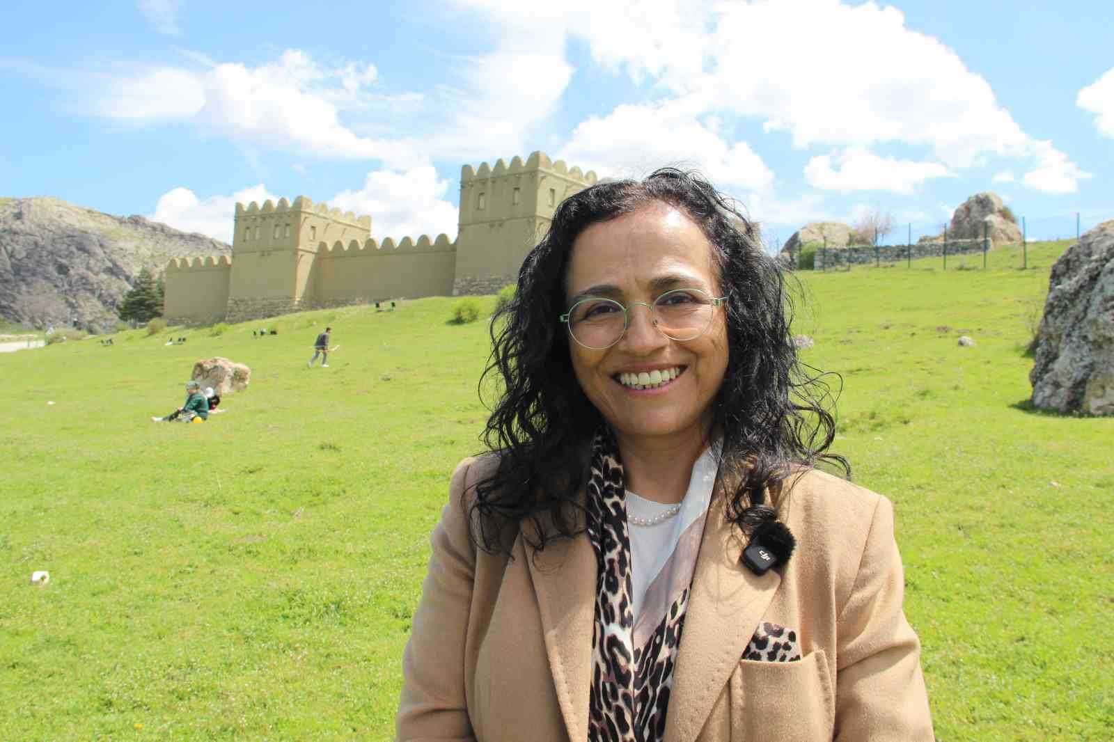 unesco komitesi uyesi prof dr ozunel hattusa unesconun dunya ve insanliga baris getirme idealinin aAMJw5Ja