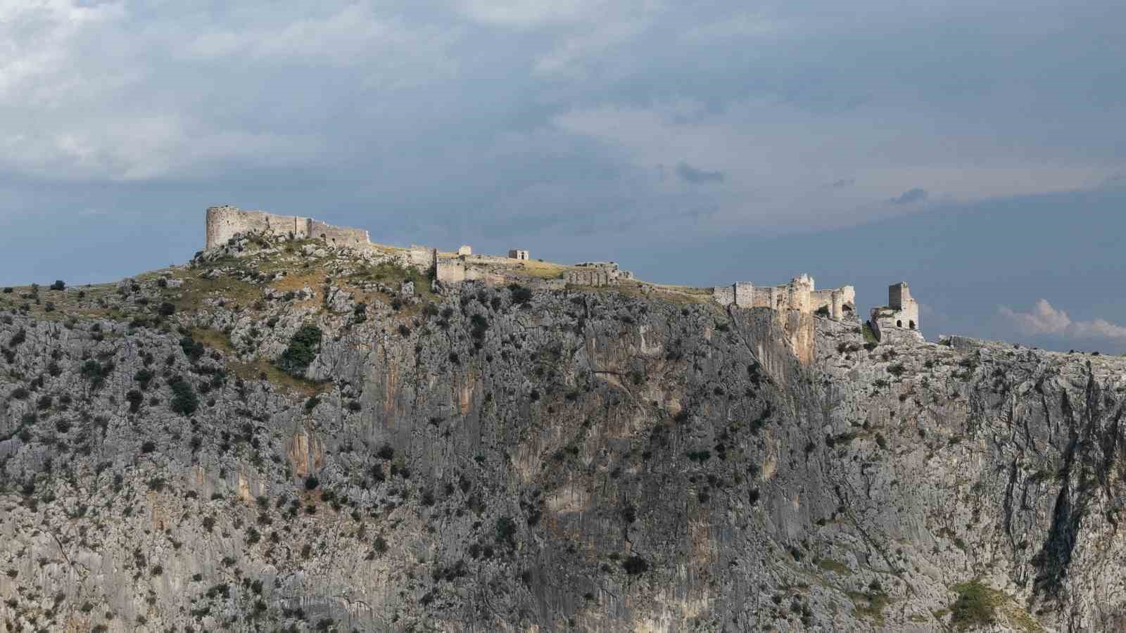 unesco listesindeki anavarza antik kenti ziyaretcilerini agirliyor 0 nWyT44XF