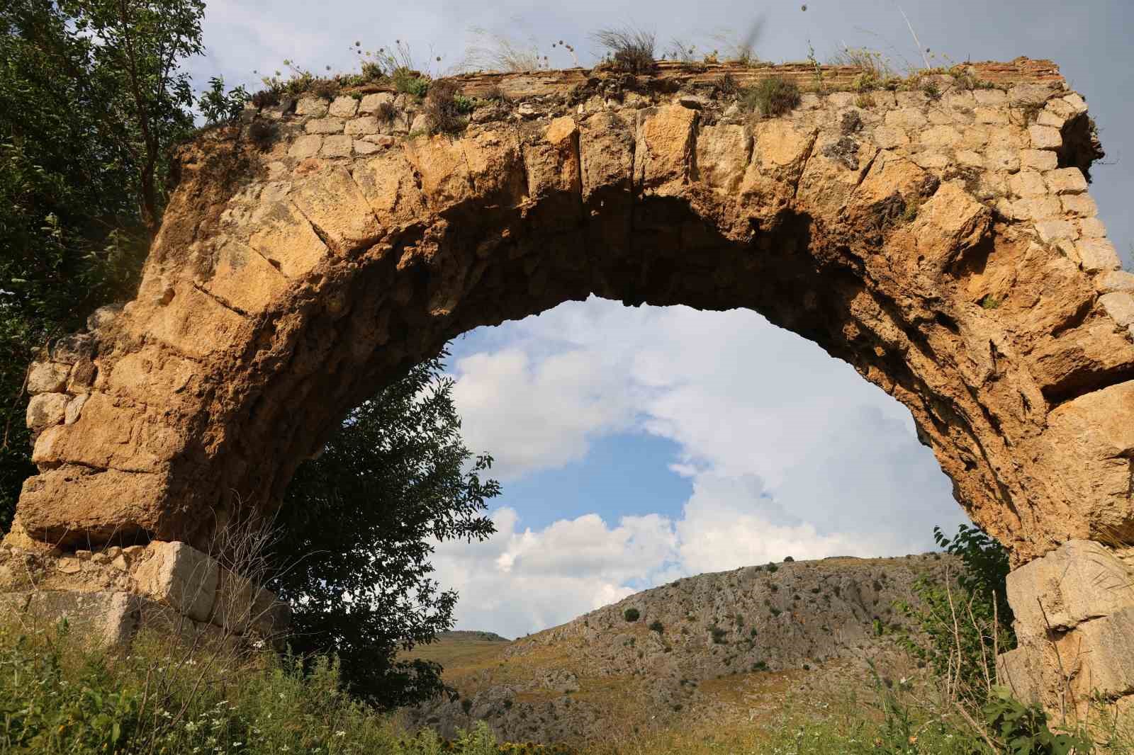 unesco listesindeki anavarza antik kenti ziyaretcilerini agirliyor 4 tyNjKawC