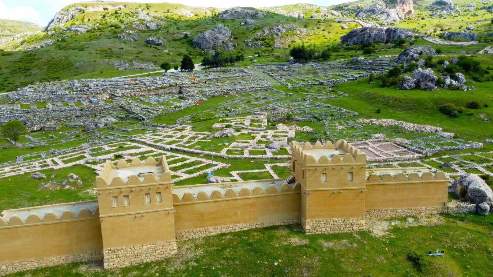 unesco mirasi hattusada 7 bin yillik tarihe yuruyus dogaseverler hitit yolunda bulustu 1 nfnWsVmF