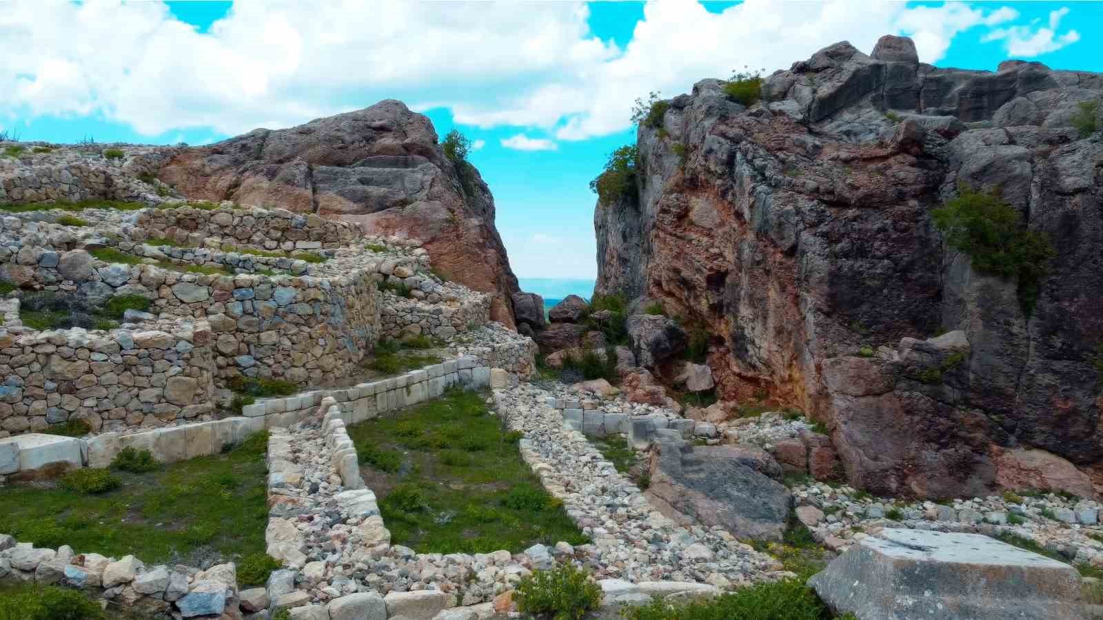 unesco mirasi hattusada 7 bin yillik tarihe yuruyus dogaseverler hitit yolunda bulustu 3 VLz4YDEL