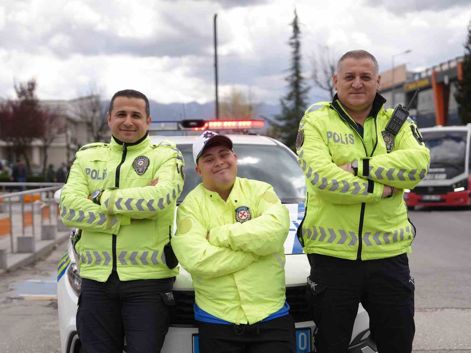uniformayi giydi denetime cikti down sendromlu oguz kaanin en mutlu gunu 2 vHG5fwpb