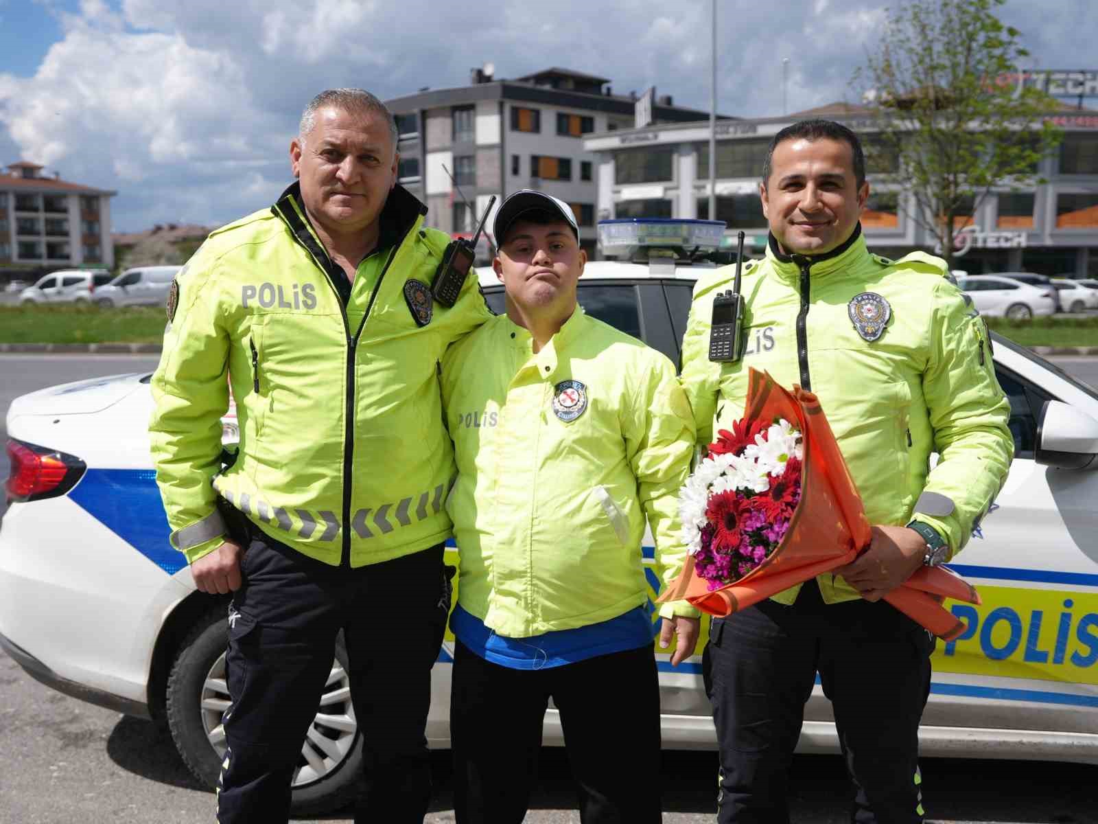 uniformayi giydi denetime cikti down sendromlu oguz kaanin en mutlu gunu 4 L2cBAk8i