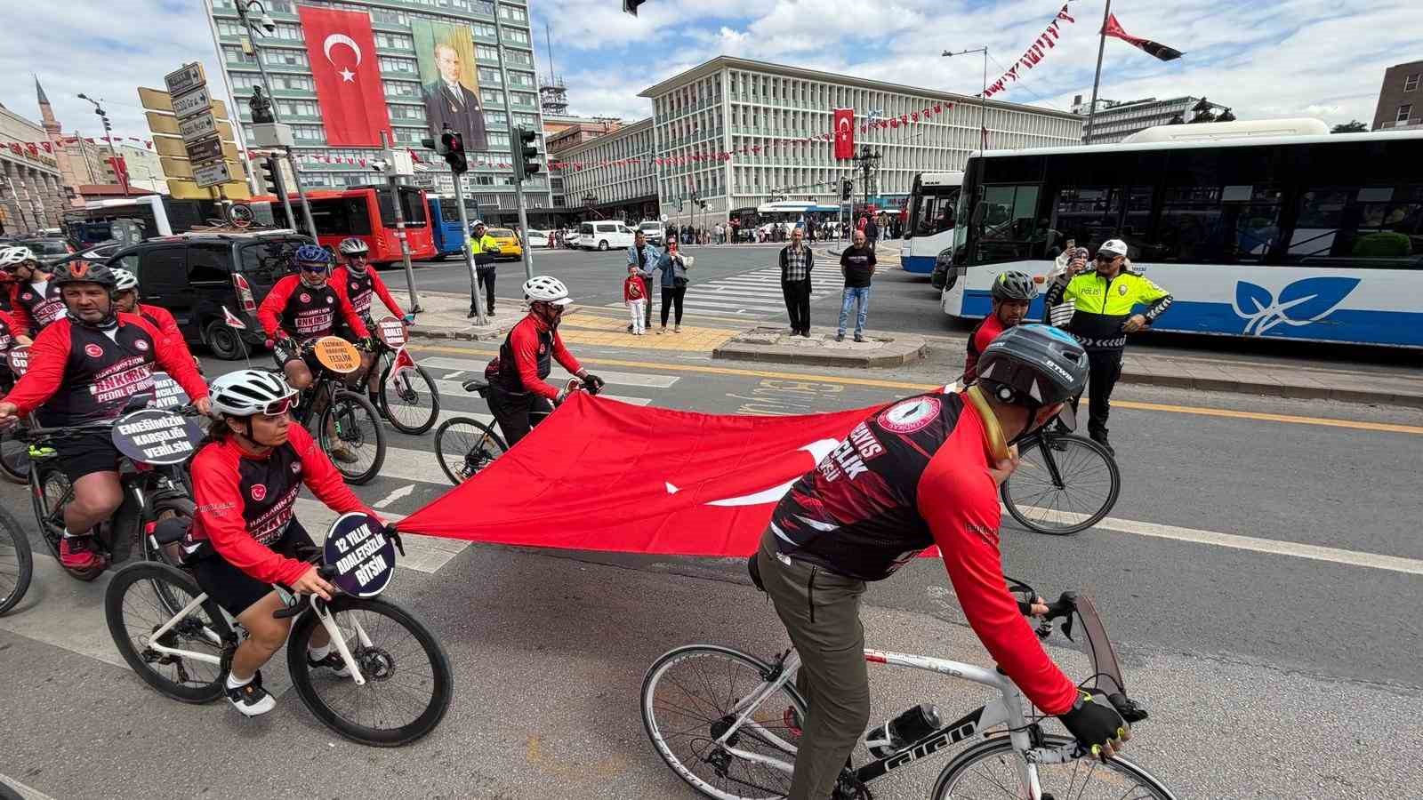 ÜNİPERSEN Genel Başkanı Güzel: "Sendika olarak üniversite idari personelinin haklarını savunmak için mücadele ediyoruz" 4 unipersen genel baskani guzel sendika olarak universite idari personelinin haklarini savunmak icin mucadele ediyoruz 15VgrmCH