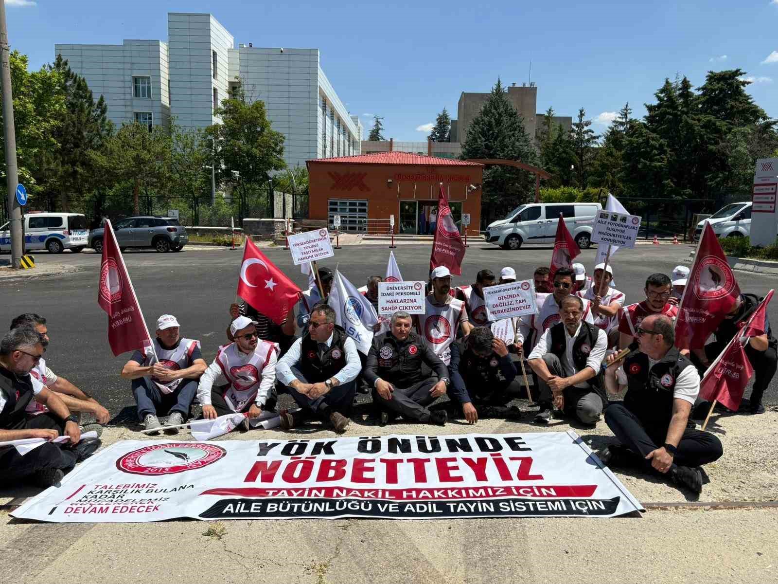 universite idari personelinden yok onunde tayin nakil cagrisi 0 5AgdScwq
