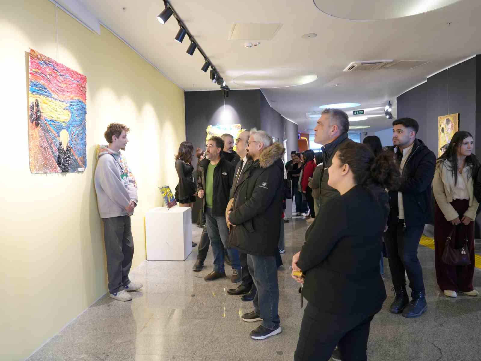 universite ogrencileri atiklari sanata donusturdu 1 fcEJL6Zy