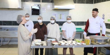 universite-ogrencileri-eskisehirin-yoresel-lezzetleri-icin-mutfaga-girdi-5XNBl4Ym.jpg