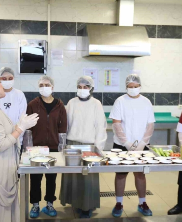 universite-ogrencileri-eskisehirin-yoresel-lezzetleri-icin-mutfaga-girdi-5XNBl4Ym.jpg