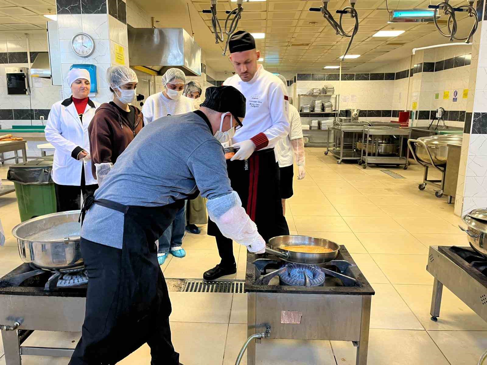 Üniversite öğrencileri Eskişehir’in yöresel lezzetleri için mutfağa girdi 12 universite ogrencileri eskisehirin yoresel lezzetleri icin mutfaga girdi 8 OJW84J56