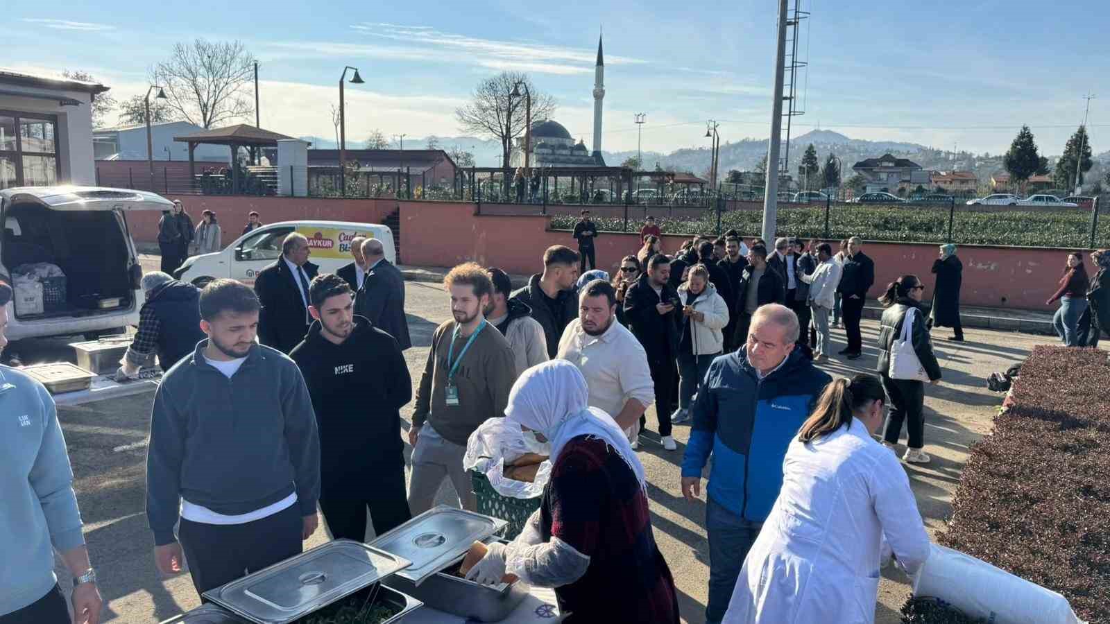 universite ogrencileri hamsi festivaliyle moral depoladi 3 TdjlpqZw