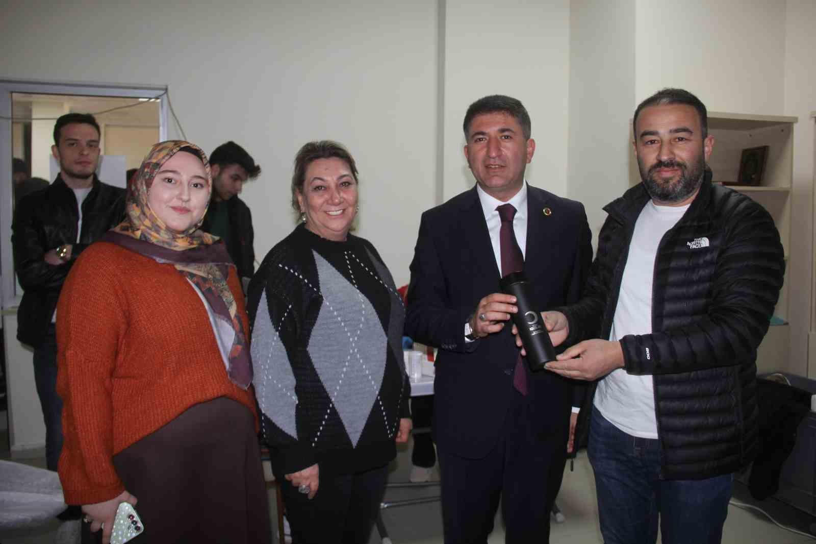 universite ogrencileri kan bagisi icin siraya girdi 3 DFkgw22d