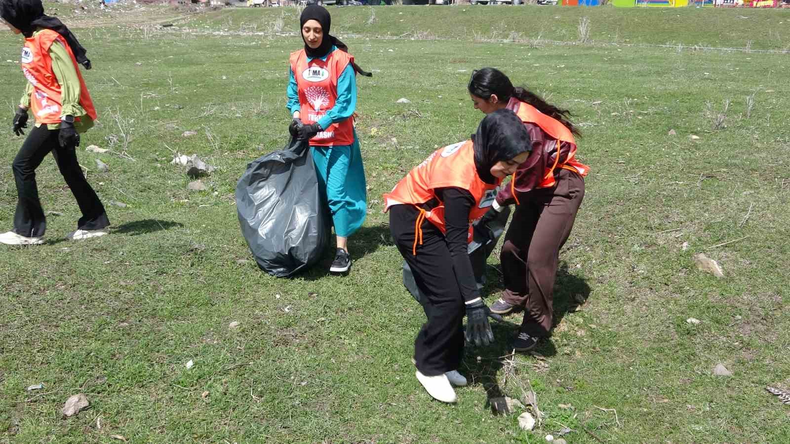Üniversite öğrencileri, Kura Nehri çevresinde çöp topladı 5 universite ogrencileri kura nehri cevresinde cop topladi 1 zVqXj4tl