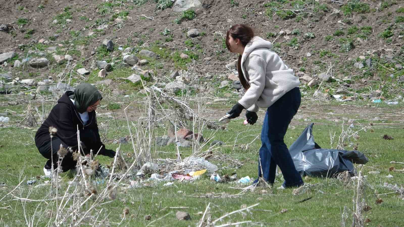 Üniversite öğrencileri, Kura Nehri çevresinde çöp topladı 7 universite ogrencileri kura nehri cevresinde cop topladi 3 iLk8wvf2