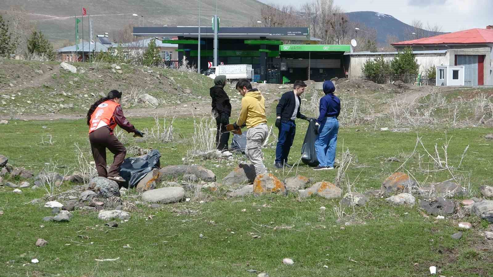 Üniversite öğrencileri, Kura Nehri çevresinde çöp topladı 10 universite ogrencileri kura nehri cevresinde cop topladi 6 jwZPwgza