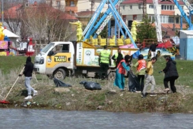 universite-ogrencileri-kura-nehri-cevresinde-cop-topladi-YByR3UDK.jpg