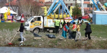 universite-ogrencileri-kura-nehri-cevresinde-cop-topladi-YByR3UDK.jpg