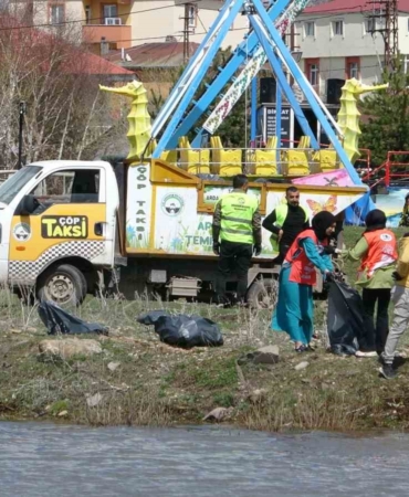 universite-ogrencileri-kura-nehri-cevresinde-cop-topladi-YByR3UDK.jpg