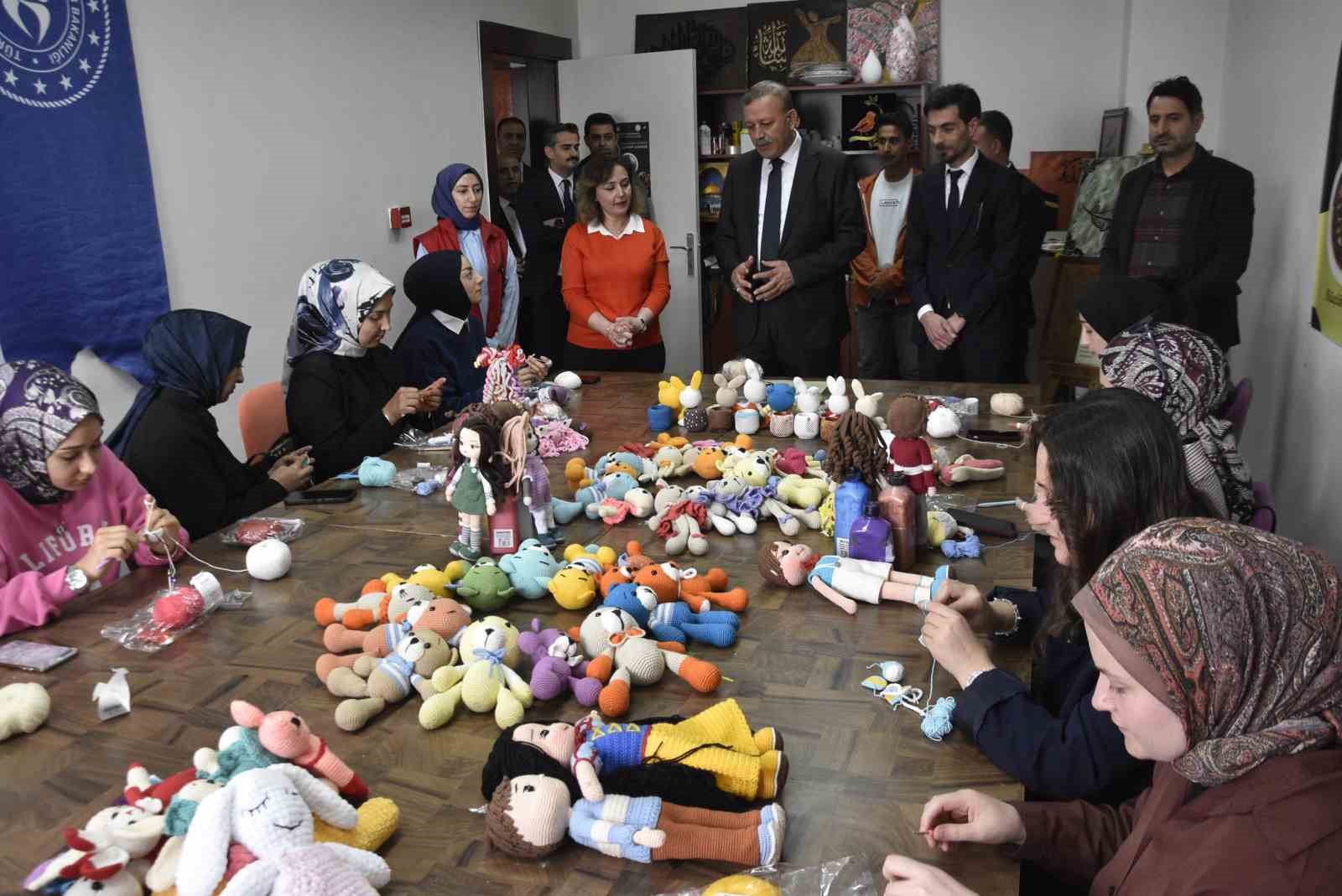 universite ogrencilerinden gonul koprusu ekrandan ilmege kalpten kardese dayanismasi 0 bsmPHD7W