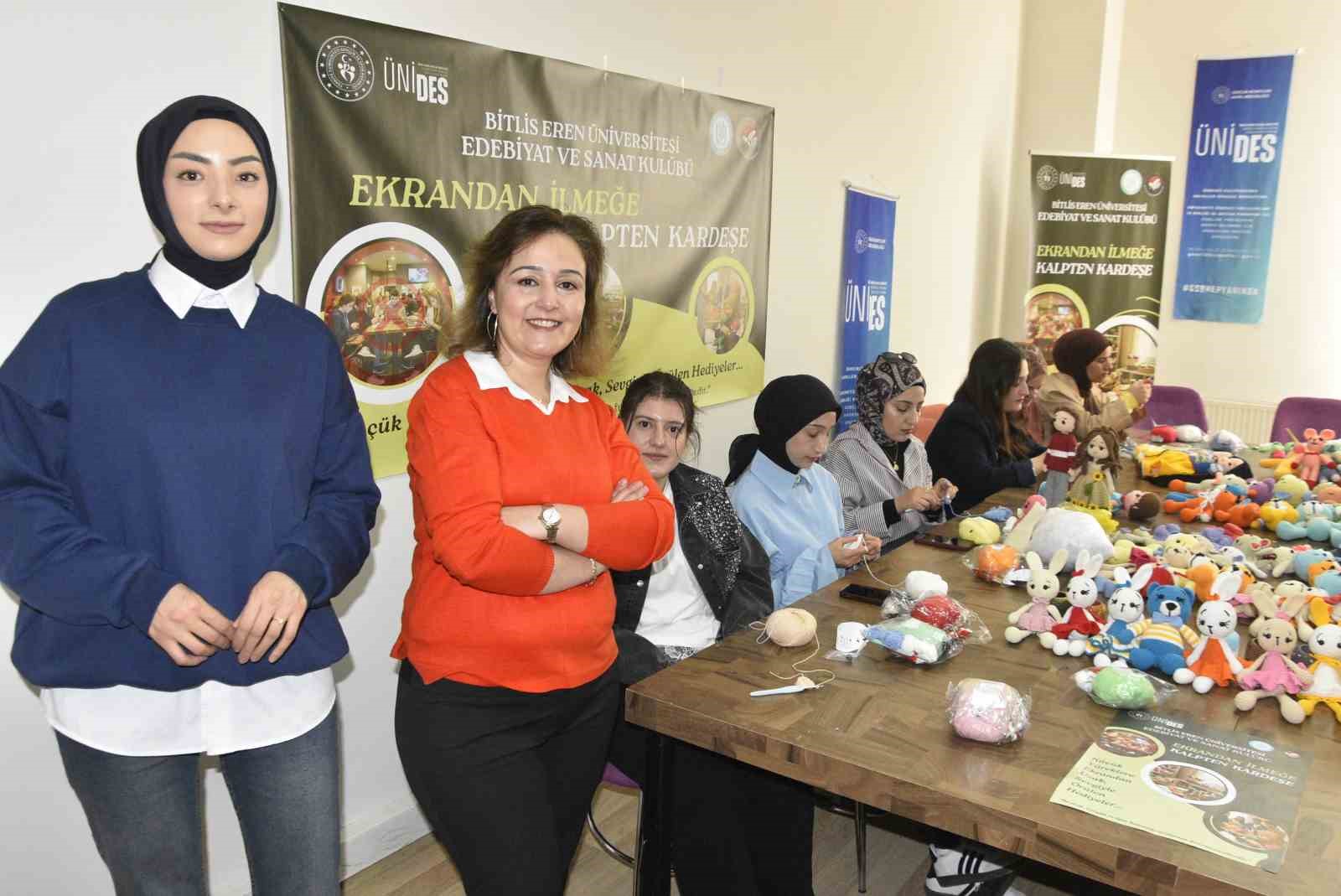 universite ogrencilerinden gonul koprusu ekrandan ilmege kalpten kardese dayanismasi 2 93eSlKer