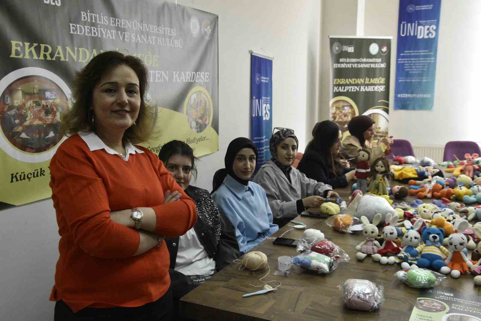 universite ogrencilerinden gonul koprusu ekrandan ilmege kalpten kardese dayanismasi 3 d4FNzplj
