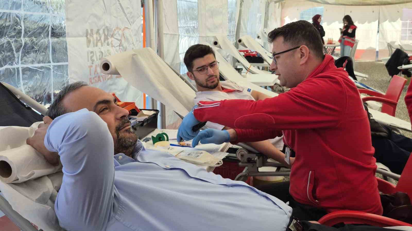universite ogrencilerinden kan bagis kampanyasina yogun ilgi 1 r7wftlqq