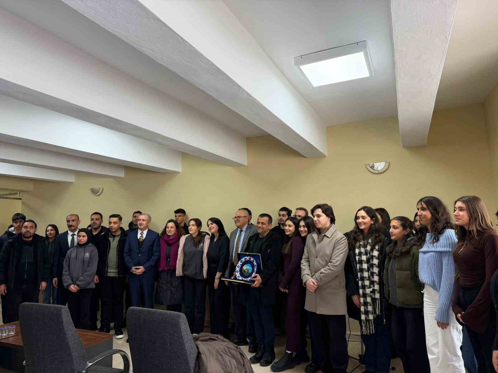 universite ogrencilerinden licede anlamli proje kutuphane kuruldu 3 K1B4GbYb