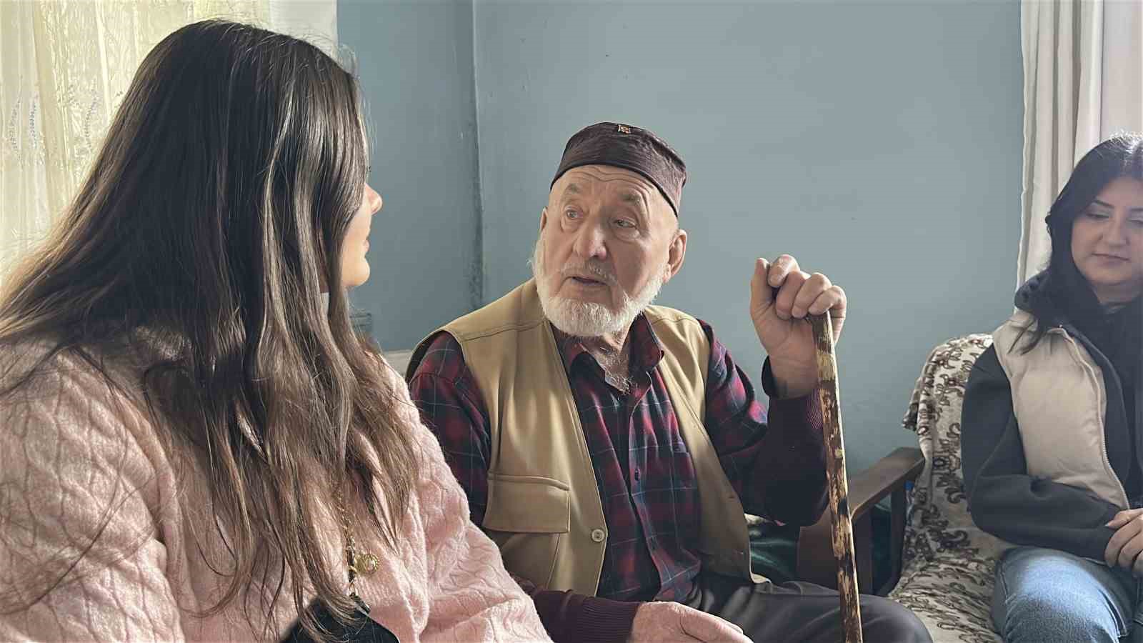 universite ogrencilerinden yasli cifte surpriz 2 ZwaEEuSF