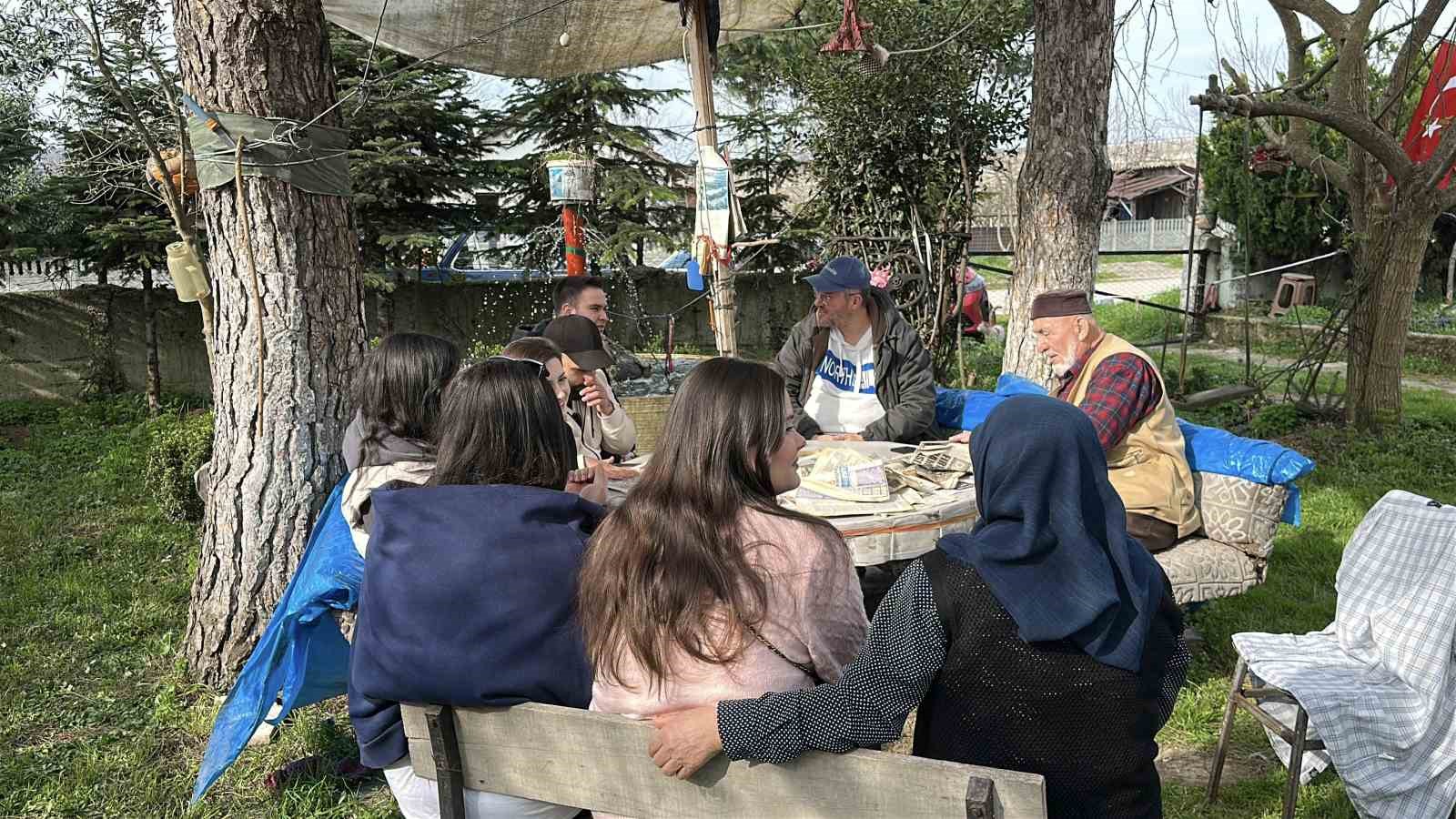 universite ogrencilerinden yasli cifte surpriz 8 PHfza7Fl