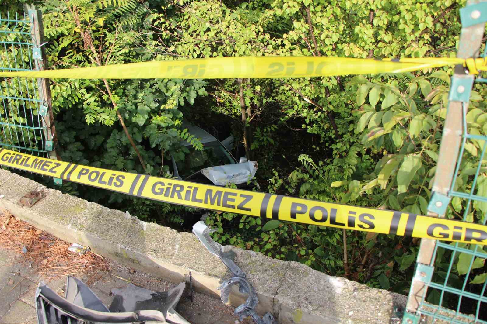 universite ogrencilerinin bulundugu otomobil bahceye uctu 4 yarali 2 qNaPPMqi