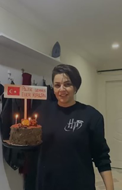 Üniversite öğrencilerinin kavga ihbarına geldiler, pasta ile karşılaştılar 8 universite ogrencilerinin kavga ihbarina geldiler pasta ile karsilastilar 4 DAjyHjZG