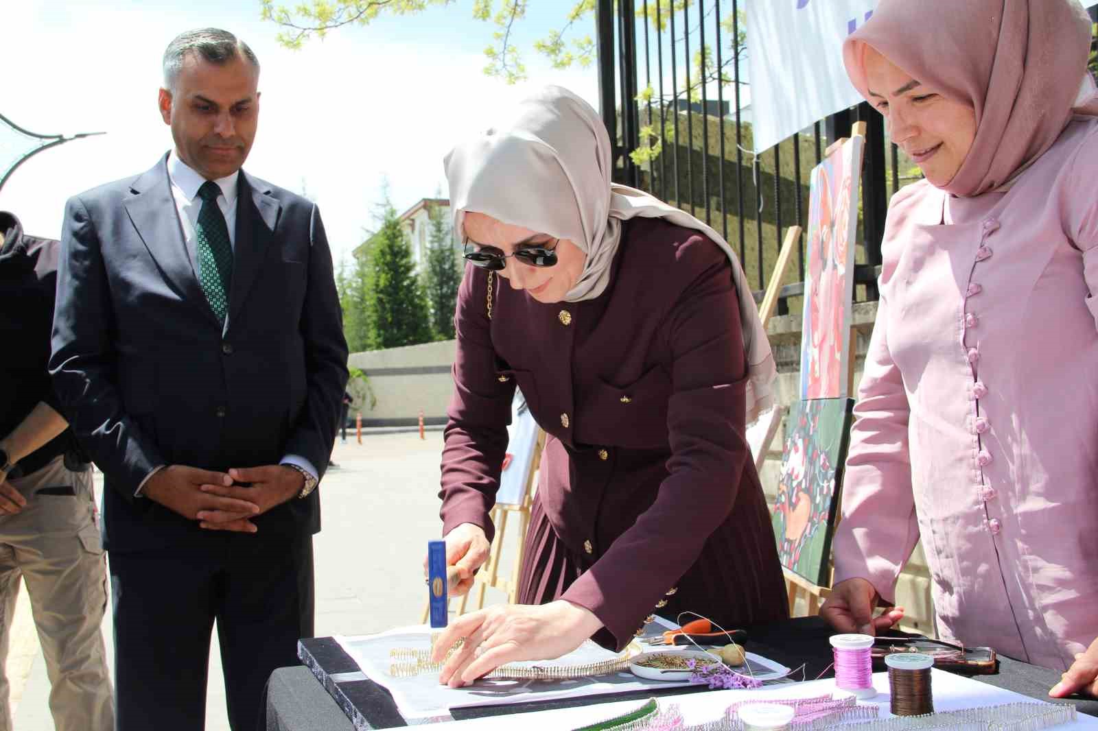 universite ogrencilerinin yil boyunca yaptiklari el emegi urunleri gorucuye cikti 4 HEe2hk6Z