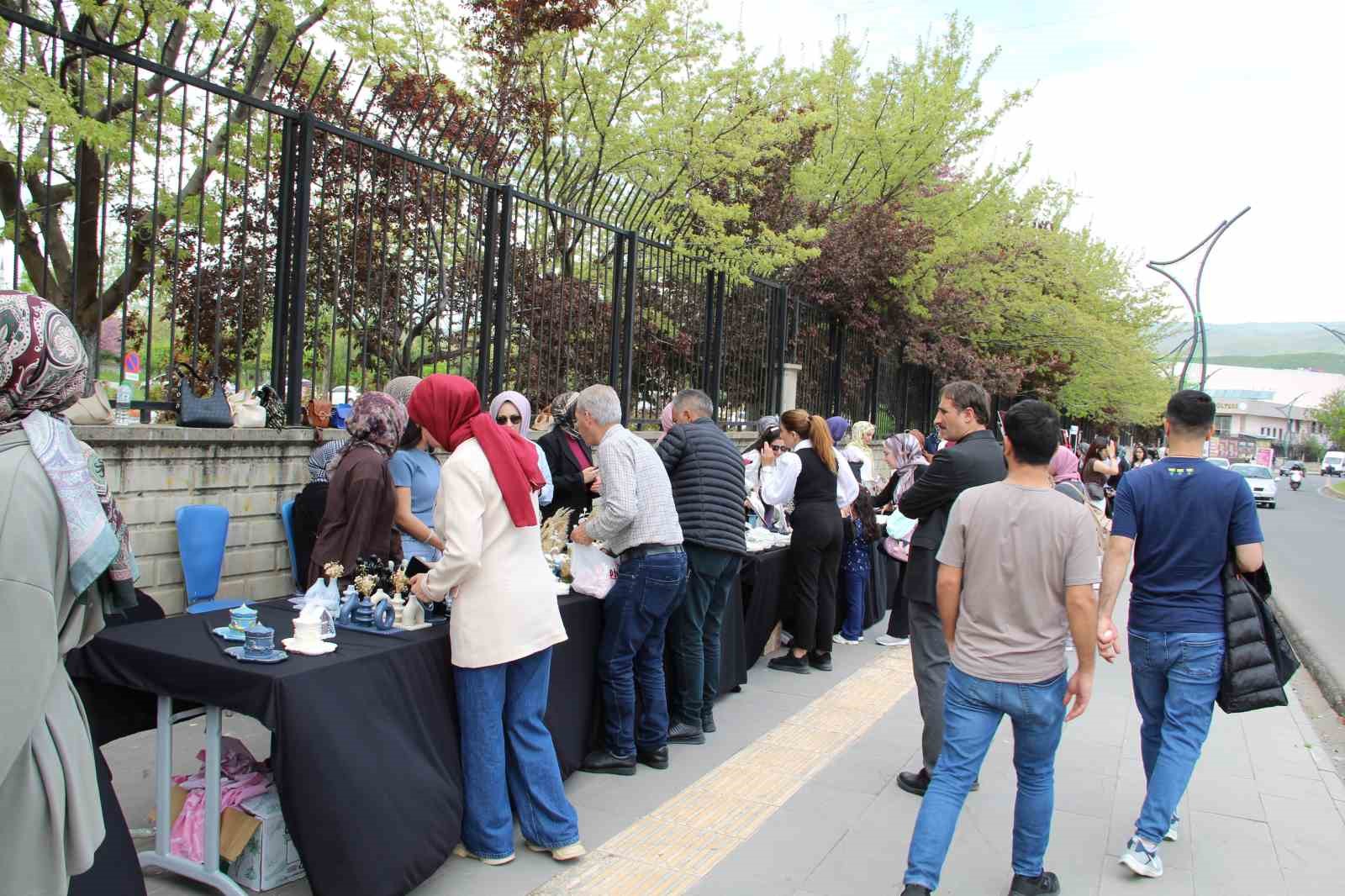 universite ogrencilerinin yil boyunca yaptiklari el emegi urunleri gorucuye cikti 6 n3bnmizy