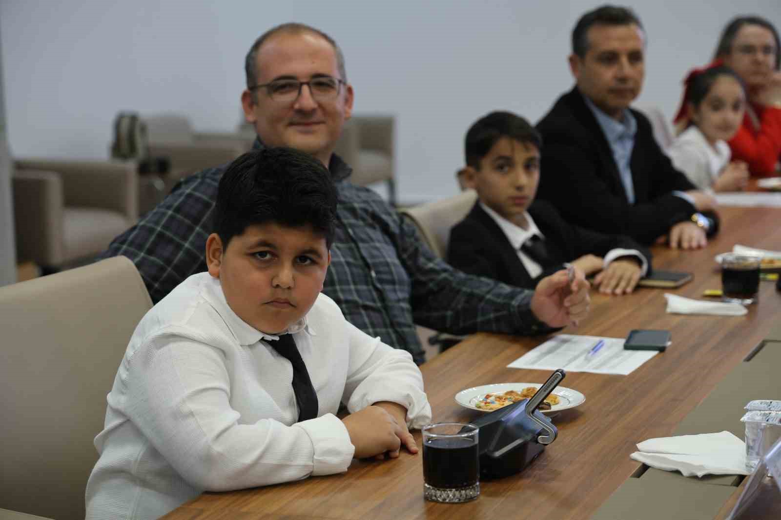 Üniversite senatosu 1 günlüğüne çocukların oldu 5 universite senatosu 1 gunlugune cocuklarin oldu 1 5h9CNcqm
