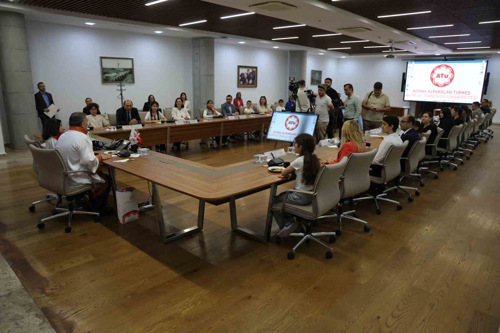 Üniversite senatosu 1 günlüğüne çocukların oldu 8 universite senatosu 1 gunlugune cocuklarin oldu 4 gVATB6J5