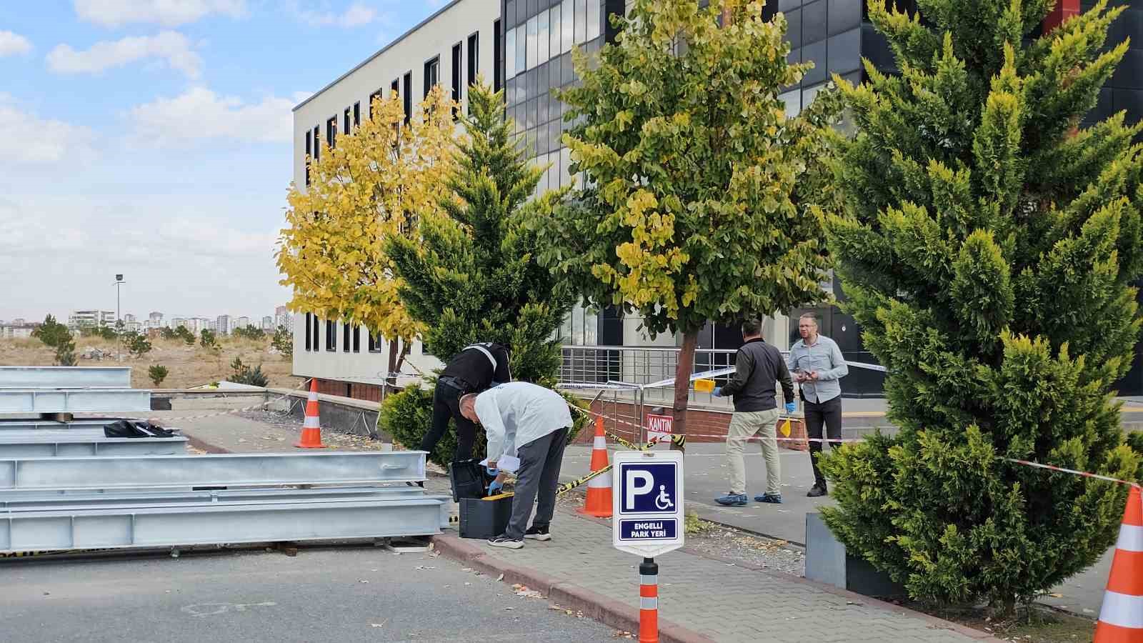 Üniversitede cinayet: Fakülte önünde eski eşi tarafından vurulan kadın hayatını kaybetti 6 universitede cinayet fakulte onunde eski esi tarafindan vurulan kadin hayatini kaybetti 2 seqVHbCR