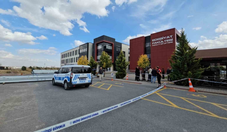 universitede-cinayet-fakulte-onunde-eski-esi-tarafindan-vurulan-kadin-hayatini-kaybetti-WfF4V3l7.jpg