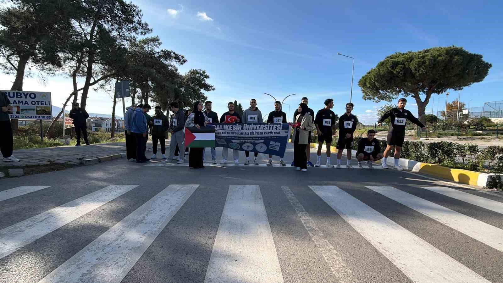 universiteli gencler gazze icin kostu 1 RjXUNsvU