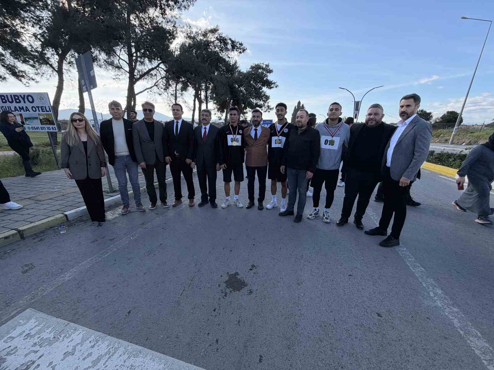universiteli gencler gazze icin kostu 5 sTa7R5NB