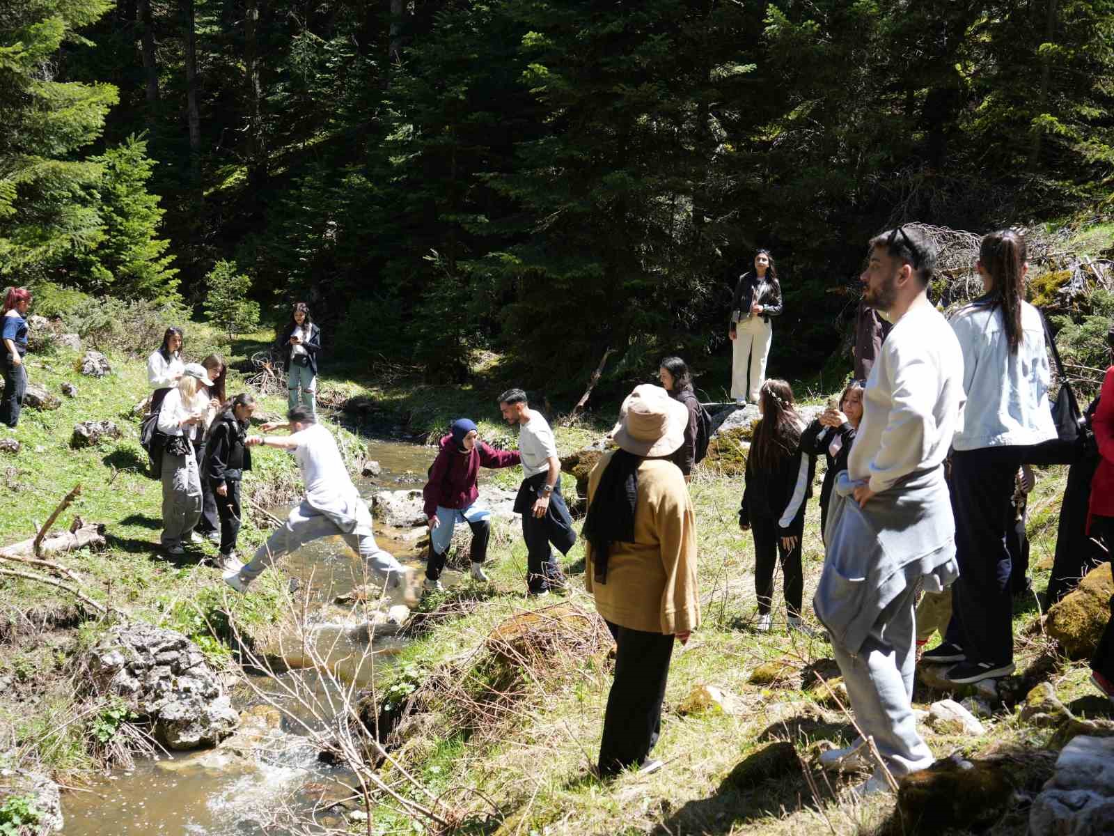 universiteli genclere 19 mayista kilometrelerce yurudukten sonra goce corbasi ikram edildi 3 8nJPDwQb