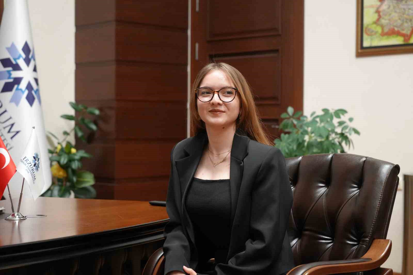 Üniversiteli Gizem, Rektör Çakmak’ın bir günlük mesaisine eşlik etti 7 universiteli gizem rektor cakmakin bir gunluk mesaisine eslik etti 3 C9kLlCRQ