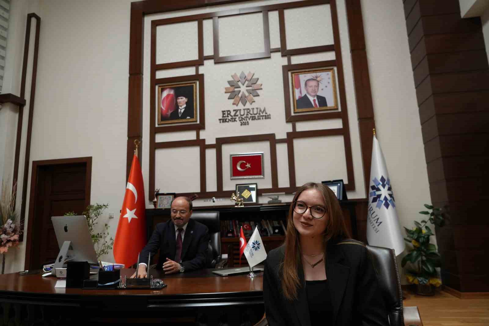 Üniversiteli Gizem, Rektör Çakmak’ın bir günlük mesaisine eşlik etti 10 universiteli gizem rektor cakmakin bir gunluk mesaisine eslik etti 6