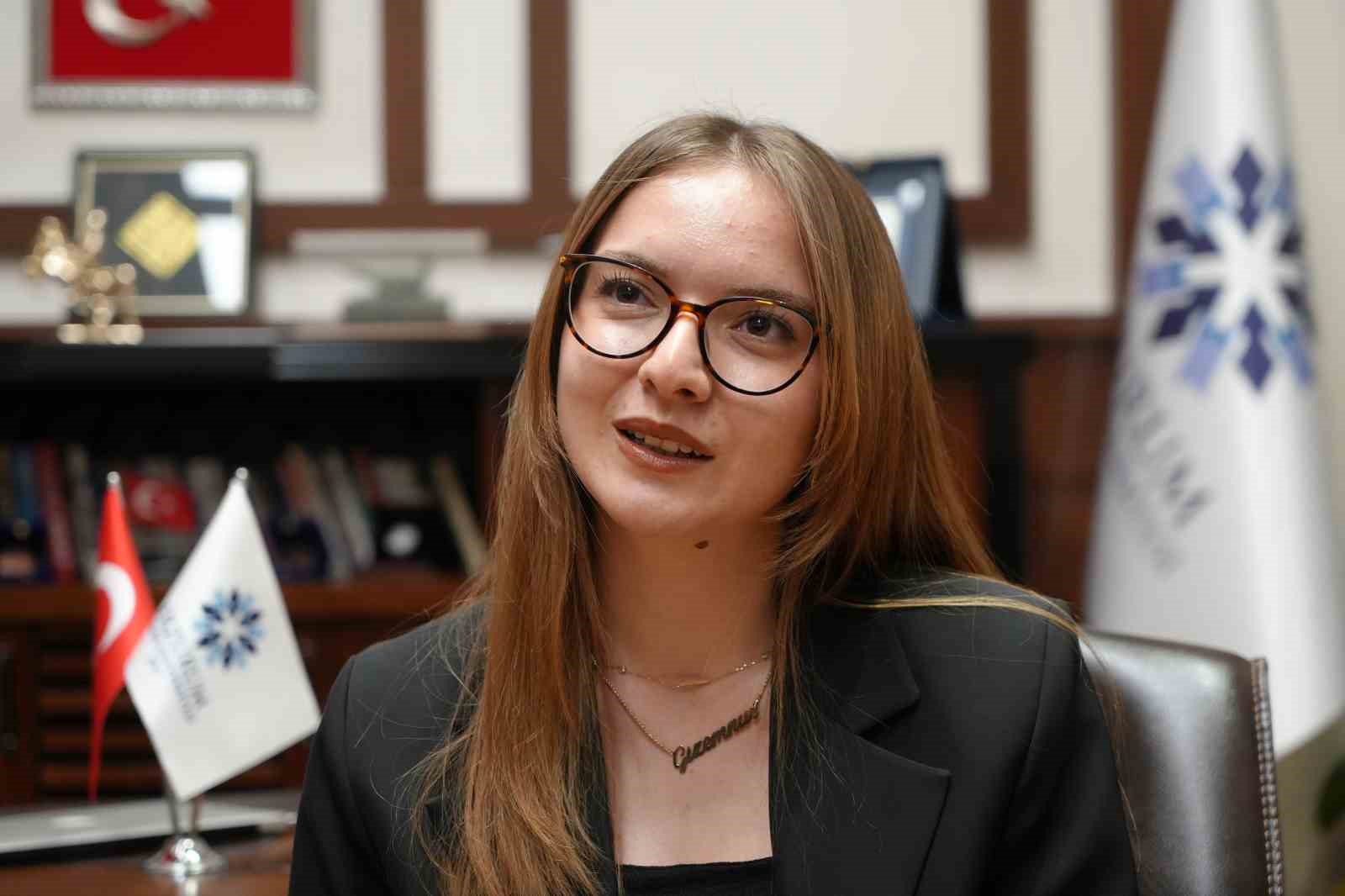Üniversiteli Gizem, Rektör Çakmak’ın bir günlük mesaisine eşlik etti 11 universiteli gizem rektor cakmakin bir gunluk mesaisine eslik etti 7 FF4zKusi