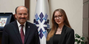 universiteli-gizem-rektor-cakmakin-bir-gunluk-mesaisine-eslik-etti-D1edTgm3.jpg
