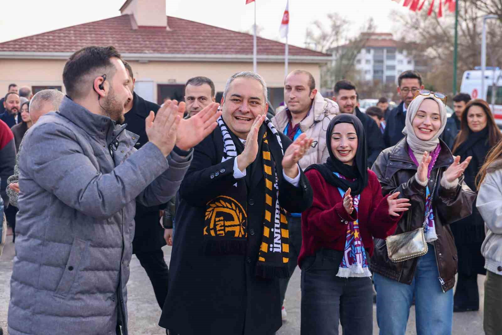 Üniversiteli Trabzonsporlulardan Keçiören’de coşkulu Horon Festivali 6 universiteli trabzonsporlulardan keciorende coskulu horon festivali 2 Fqpvkidm