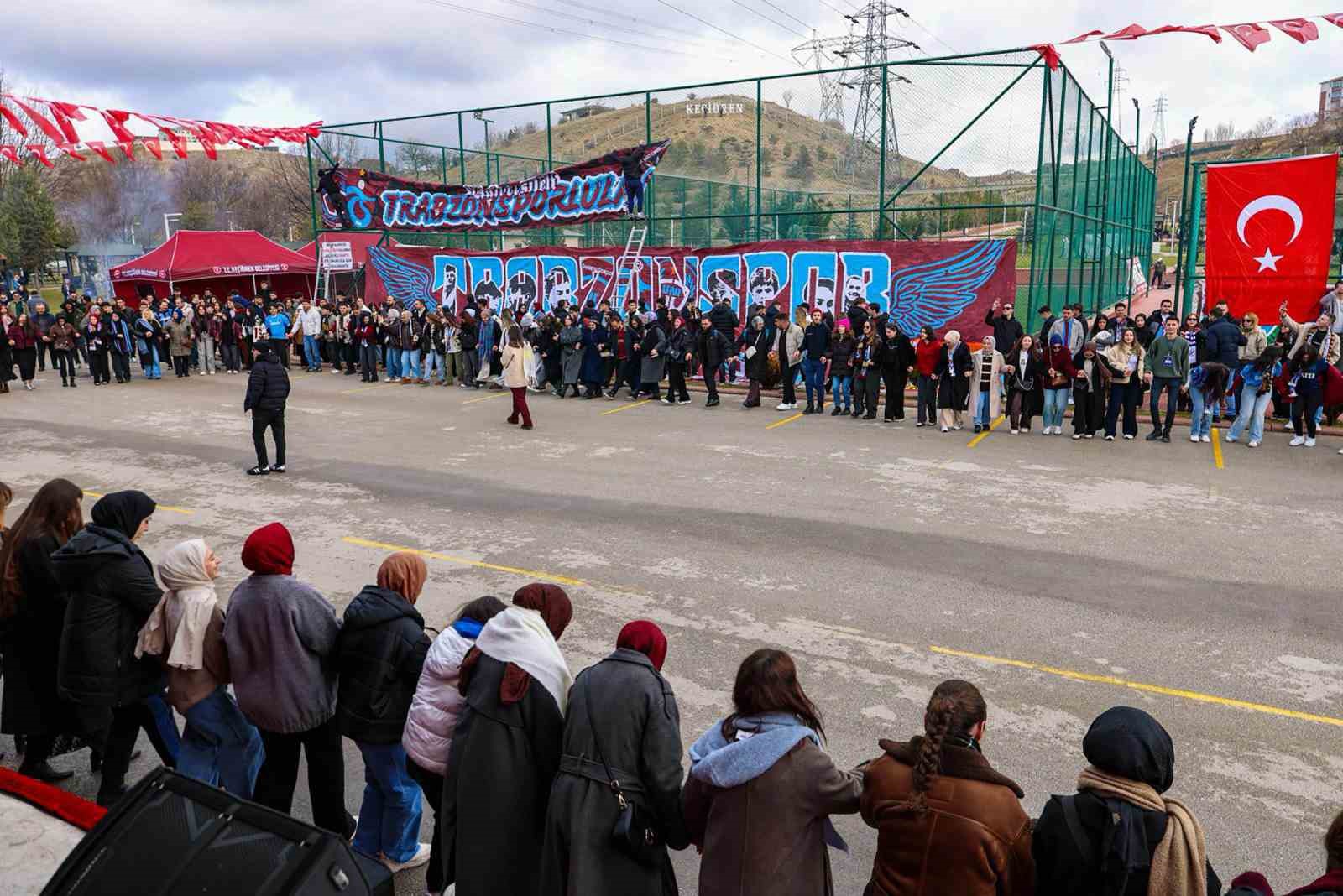 Üniversiteli Trabzonsporlulardan Keçiören’de coşkulu Horon Festivali 7 universiteli trabzonsporlulardan keciorende coskulu horon festivali 3 XjXlgLsv