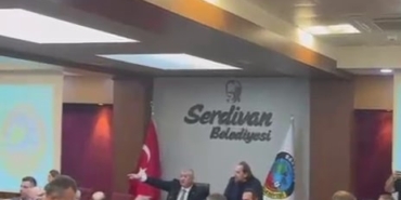 universitelilerin-izledigi-meclis-toplantisinda-arbede-baskan-celikten-siz-kimsiniz-tepkisi-sQIYmIxl.jpg