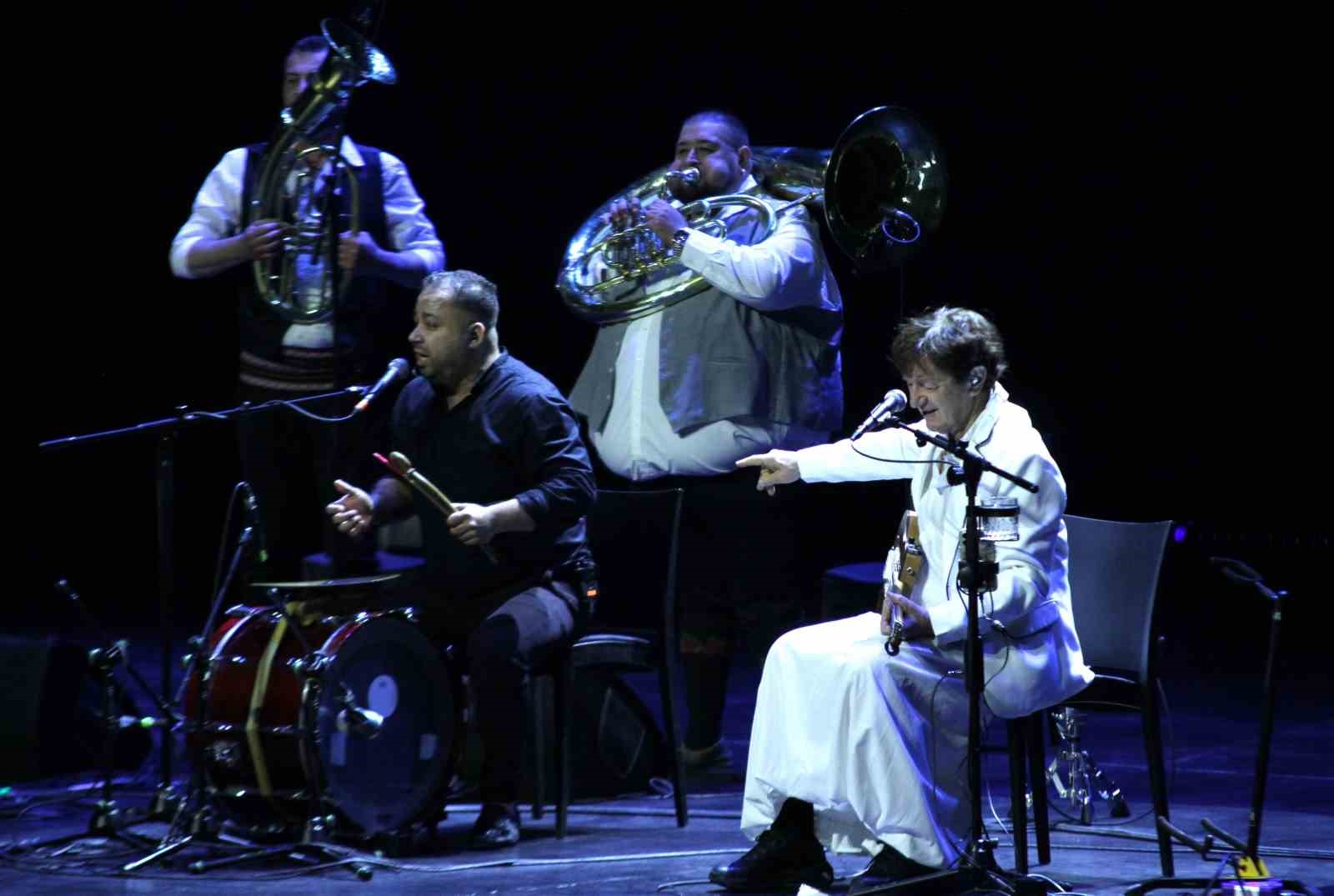 unlu bosnali besteci bregovic ankaralilari costurdu 2 c7InvRaT