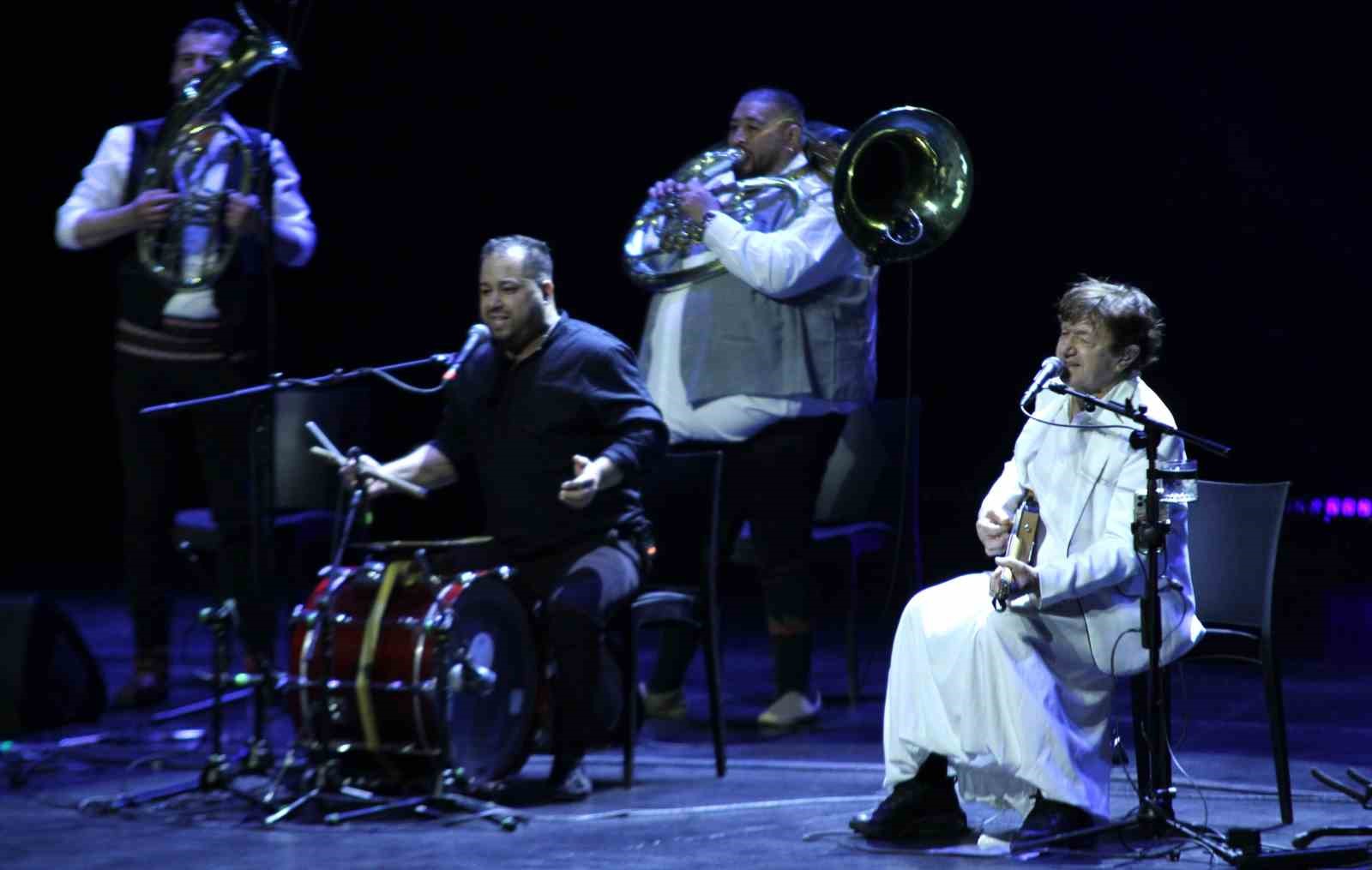unlu bosnali besteci bregovic ankaralilari costurdu 8 IQ86sQfK